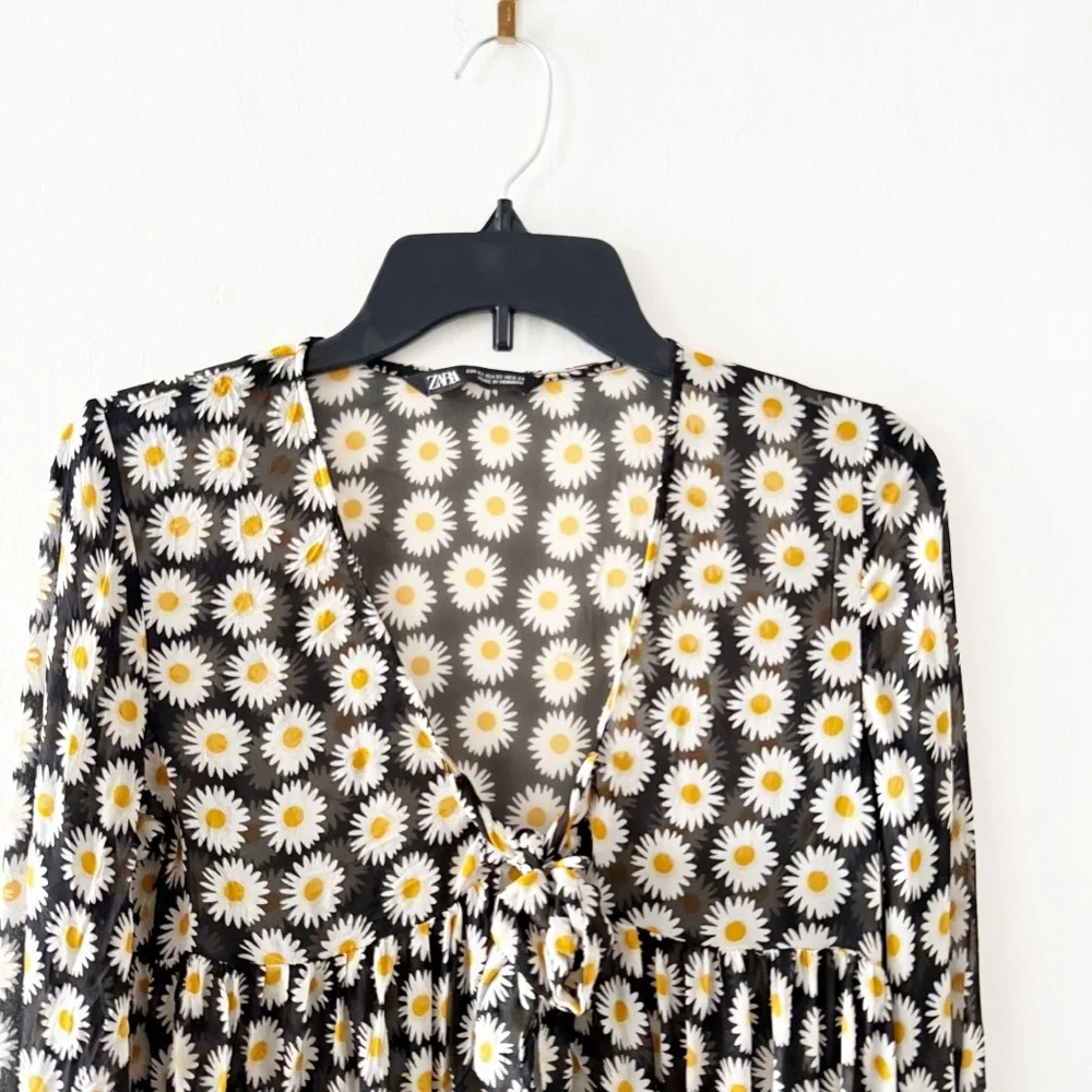 Zara Daisy Print Cropped Long Sleeve Semi Sheer Blouse Size XS - Picture 3 of 8